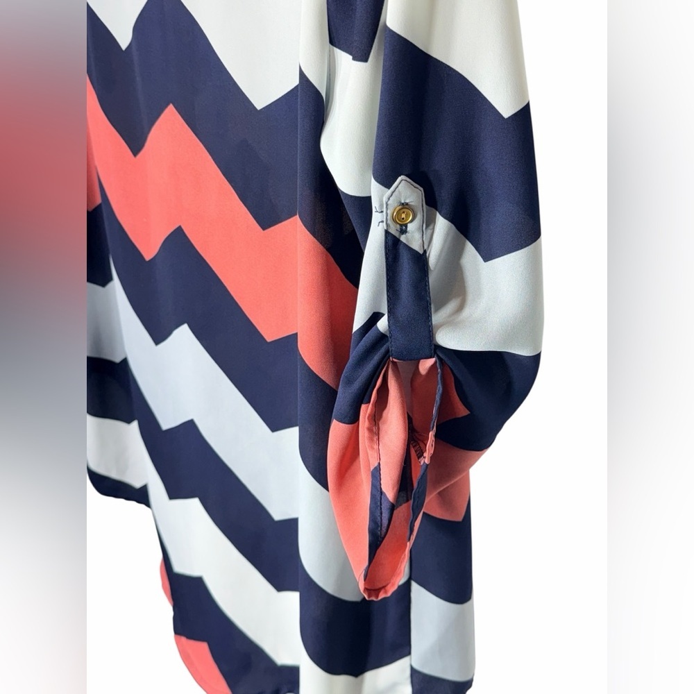 💥Rue21 Navy and Coral Chevron Blouse - Picture 3 of 5